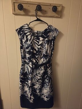 Connected Apparel Navy & White Sleeveless Leaf Print Dress Size 10